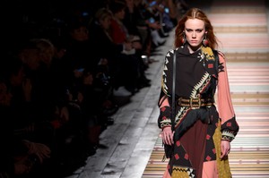 etro-rf18-1204.thumb.jpg.2cf038240124443312d8303c39d64a28.jpg