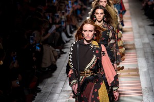 etro-rf18-1241.thumb.jpg.e765df5a01074ef367693e26a3ef0967.jpg