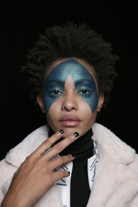 fashion-east-bks-i-rf17-0337.thumb.jpg.7a8562494942162fb452a8aa31f11dd1.jpg