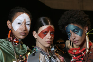 fashion-east-bks-i-rf17-0541.thumb.jpg.e1cef654354dab0f635b35ced184e302.jpg