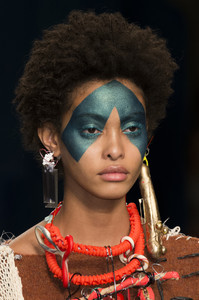 fashion-east-clp-rf17-1806.thumb.jpg.8c3967b8d809ad7cb25cbad549baa2a8.jpg