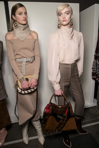 fendi-bks-f-rf18-4052.thumb.jpg.de852f7254bfeea244a906986c143d7f.jpg