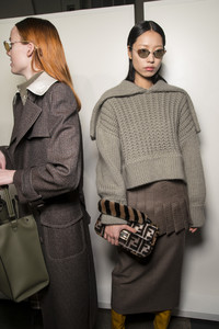 fendi-bks-f-rf18-4132.thumb.jpg.43649be27090876fcc0fce9117cda84d.jpg