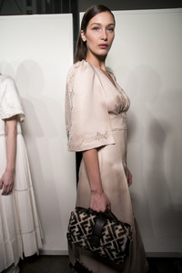 fendi-bks-f-rf18-4183.thumb.jpg.dd66cb044e792aed07db369bc8266ffc.jpg