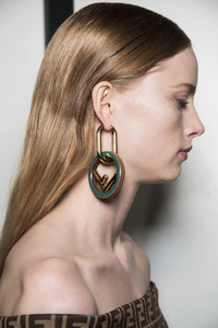 fendi-bks-f-rf18-4221.thumb.jpg.85acfb6fdfe84eeaf0f7e2cfb9922305.jpg