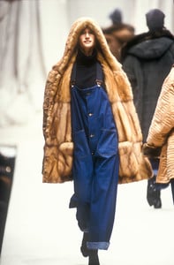 fendi-fw-1991-1.thumb.jpg.b1b72b9a433ce6abb48c5b1dbb1fc01b.jpg