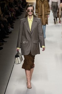 fendi-rf18-0719.thumb.jpg.a4e3015689a22b12dfb9f00e40f7484f.jpg