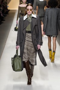 fendi-rf18-0847.thumb.jpg.11bdfdae5742ee64a1cac393a3f4093a.jpg