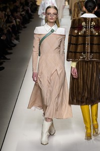 fendi-rf18-0940.thumb.jpg.e825c1cf2cd0a78b1a0df4b8a8b7f1f2.jpg