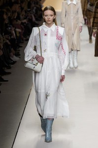 fendi-rf18-0948.thumb.jpg.ff743945254d3479d002e918fa7deceb.jpg