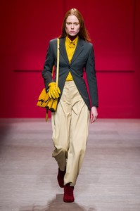 ferragamo-rf18-0260.thumb.jpg.35e7e940e875acf058d8be9e6ae1e054.jpg