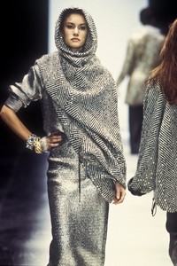 gianfranco-ferre-fw-1993-1.thumb.jpg.abcbc3eb654e679d2e4ba85b5a0dfe9b.jpg