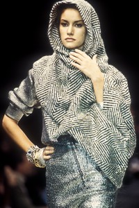 gianfranco-ferre-fw-1993-2.thumb.jpg.4ace9039012863ca9a127bf55d6fac7a.jpg