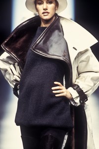 gianfranco-ferre-fw-1993-5.thumb.jpg.d5f61e376d351ec78e1dde85285ce3cc.jpg