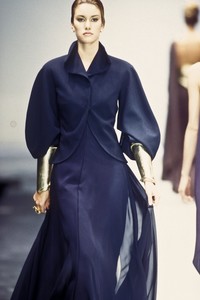 gianfranco-ferre-fw-1993-7.thumb.jpg.b31f62f9cd0de5f37fa3f2ac516b9e6b.jpg