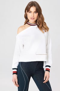 gigi_hadid_open_shoulder_ls_sweat_1478-000138-7731_01a.jpg