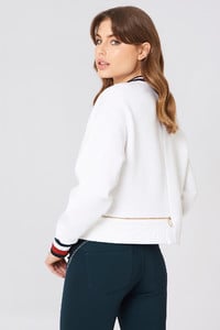 gigi_hadid_open_shoulder_ls_sweat_1478-000138-7731_02b.jpg