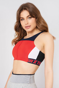 gigi_hadid_speed_crop_top_1478-000129-8274_04g.jpg