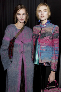 giorgio-armani-bks-z-rf18-7491.thumb.jpg.139af799b9f48e04c95700c8f31a2255.jpg