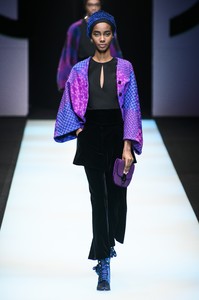 giorgio-armani-rf18-0318.thumb.jpg.81683783239ed0d76eea381bf5f73837.jpg