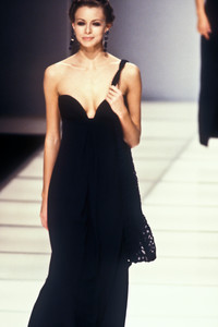 giorgio-armani-ss-1994-10.thumb.jpg.b88f9c2250a3a2873b6ebecb743034ca.jpg