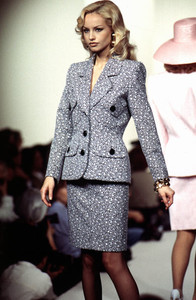 givenchy-ss-1996-11.thumb.JPG.2c36b7f01258ad5e6b0f57163a11d61f.JPG