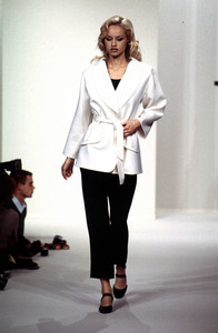 givenchy-ss-1996-14.thumb.JPG.826ffded0ed4403a783420728b3a3b6b.JPG