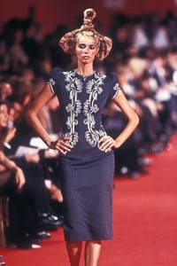 givenchy-ss-1997-2.thumb.jpg.1f7a585af4fb534f75819151b99d3607.jpg