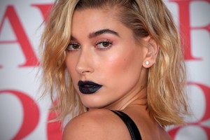 hailey-baldwin-2018-brit-awards-in-london-2.jpg