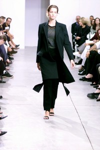 helmut-lang-ss-1999-1.thumb.JPG.d32c381cb3074329bd29c216f81ccd72.JPG