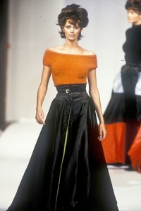 herve-leger-fw-1994-1.thumb.jpg.6310f484af212705da6b793b44892886.jpg