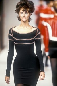 herve-leger-fw-1994-3.thumb.jpg.f273231e57b8ff842af5c567ae1e5e63.jpg