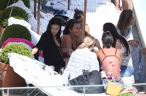 hqcelebcorner-1.jpg