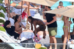 hqcelebcorner-16.jpg