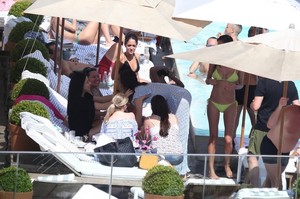hqcelebcorner-23.jpg
