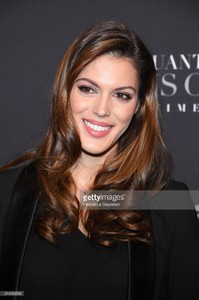 iris-mittenaere-attends-fifty-shades-freed-50-nuances-plus-claires-picture-id914963566.jpg