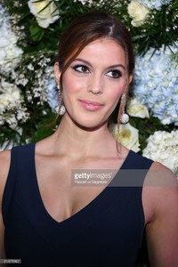 iris-mittenaere-attends-the-16th-sidaction-as-part-of-paris-fashion-picture-id910276862.jpg