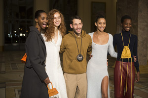 jacquemus-bks-rf18-6198.thumb.jpg.4c58299335a9b64654631454598a6c04.jpg