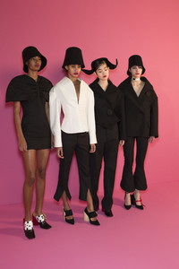 jacquemus-bks-z-rf17-4315.thumb.jpg.a00e1c96a36afad91b6e688acfa99a25.jpg