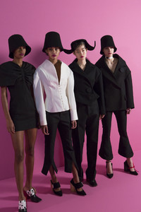 jacquemus-bks-z-rf17-4316.thumb.jpg.914c639259aadec7f2d71ee493138f60.jpg