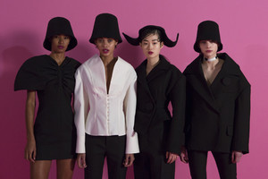 jacquemus-bks-z-rf17-4319.thumb.jpg.0a6b59529bd1aefbd96bd838d8e81b6c.jpg