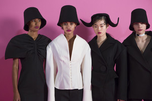 jacquemus-bks-z-rf17-4326.thumb.jpg.78dd5649b2b804839441a6fc69192c8e.jpg
