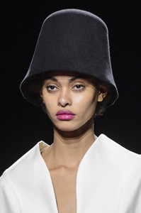 jacquemus-clp-rf17-1630.thumb.jpg.092f015a82f024eb267c3439a38b3486.jpg