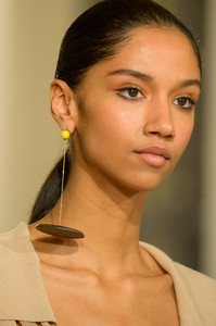 jacquemus-clp-rf18-0775.thumb.jpg.0d1d02f18c1cd7f403c9299480f60c66.jpg