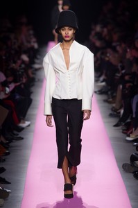 jacquemus-rf17-1549.thumb.jpg.dd493e56dcbdfb11ac6c9dcbfb0294db.jpg