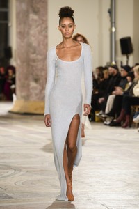 jacquemus-rf18-0276.thumb.jpg.7e7b600bc15bf2b2b42fef99a0869591.jpg