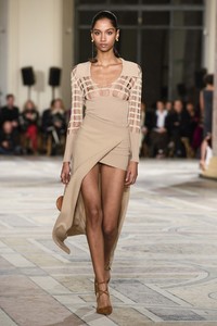 jacquemus-rf18-0528.thumb.jpg.3649eb82f500819322ef9c0bb00e01e5.jpg