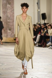 jacquemus-rf18-0558.thumb.jpg.4bda8093c05ddb3ca20b1c9728430bbe.jpg