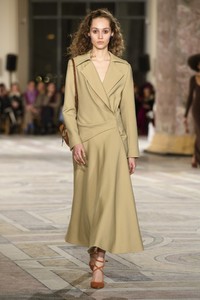 jacquemus-rf18-0833.thumb.jpg.11d9febcf352e3c599a9e4e6848505b1.jpg