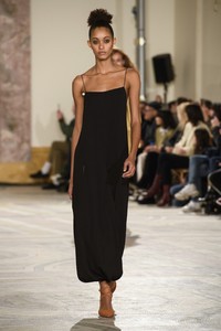 jacquemus-rf18-0935.thumb.jpg.ff80a7f33538721e578f705e75d363dd.jpg